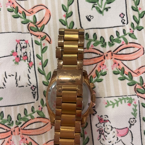 MICHAEL KORS WOMENS ROSE GOLD WATCH. Crystals, thick band!! - Picture 6 of 6